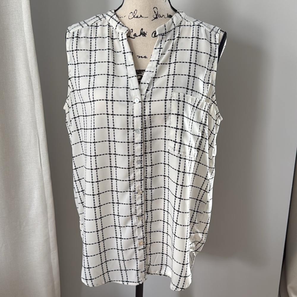 Forever 21 Sleeveless Blouse